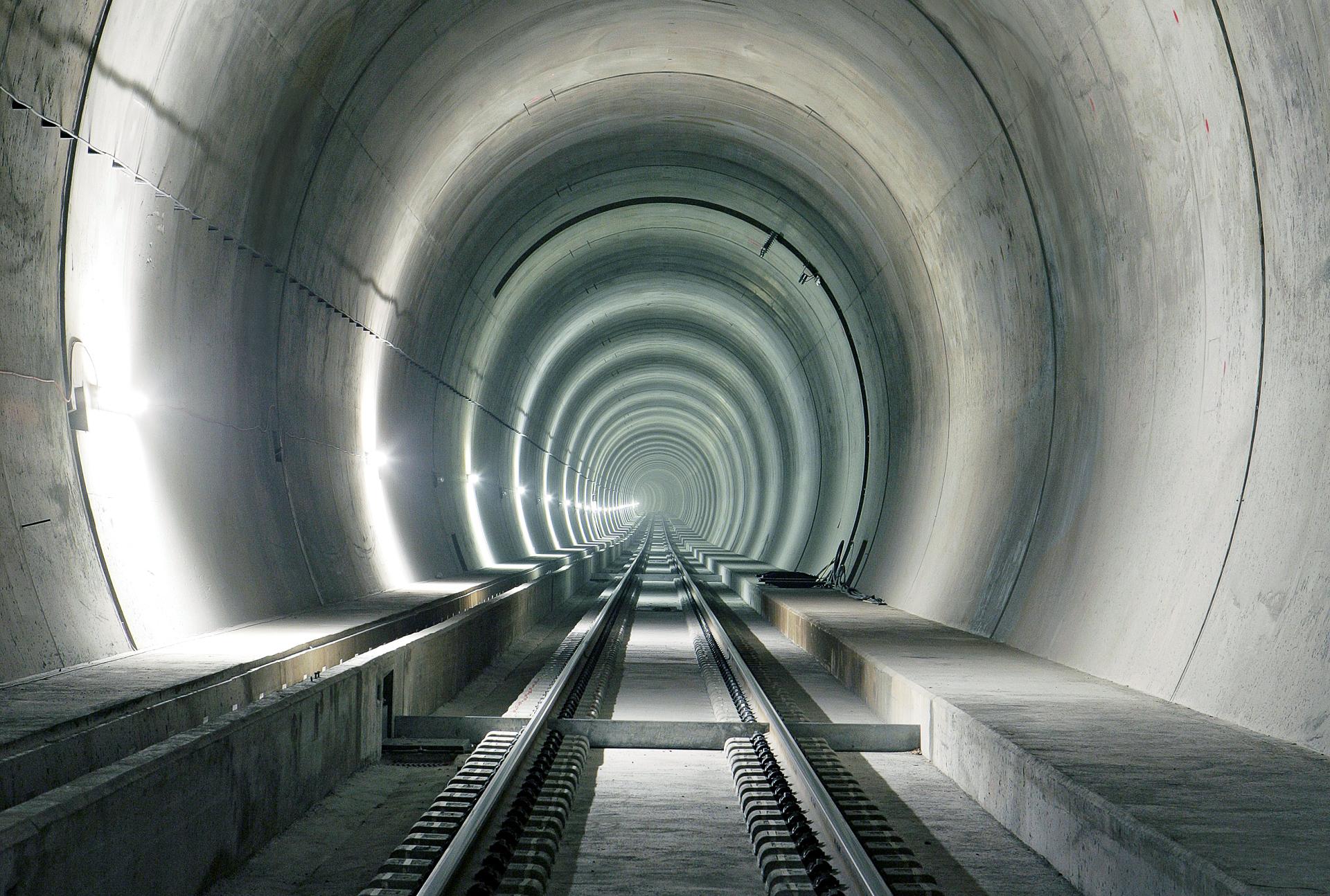 Beim Tunnelbau kommt der Zement VIGIER CT180_CEM II_A-M (D-LL) 52,5 N - HS - CH zum Einsatz.