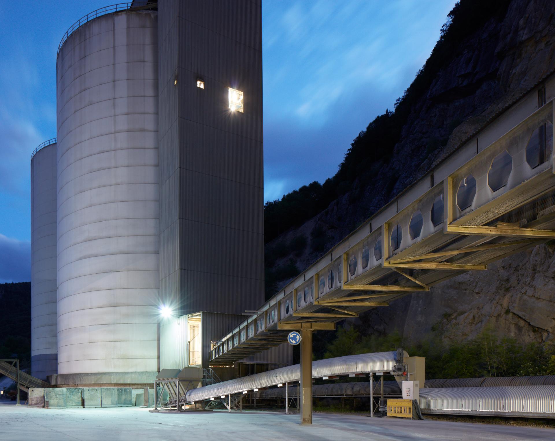Das Vigier Ciment Gebäude beim einnachten