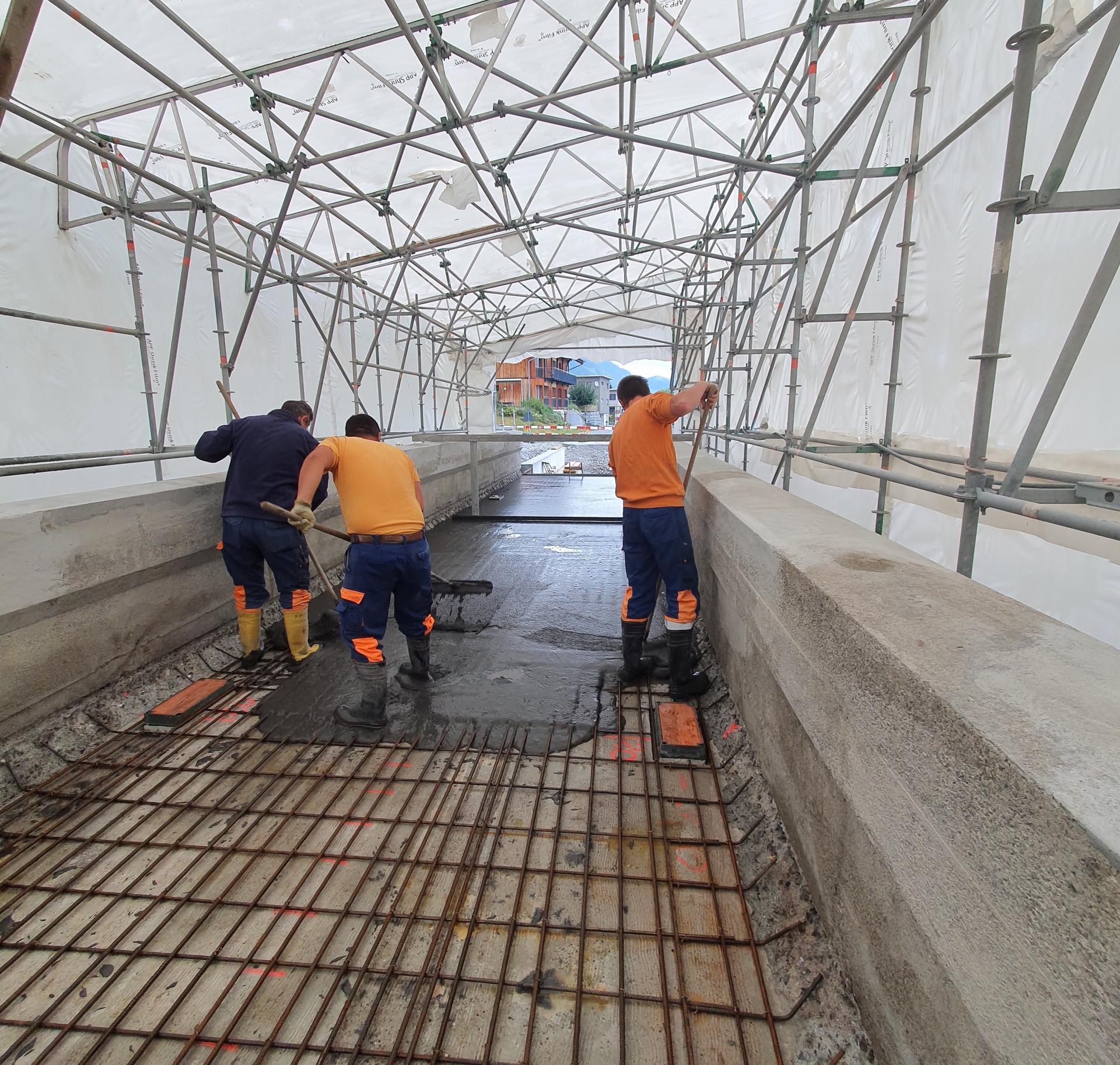 Bau des Geissfusssteg in Alpnach Dorf