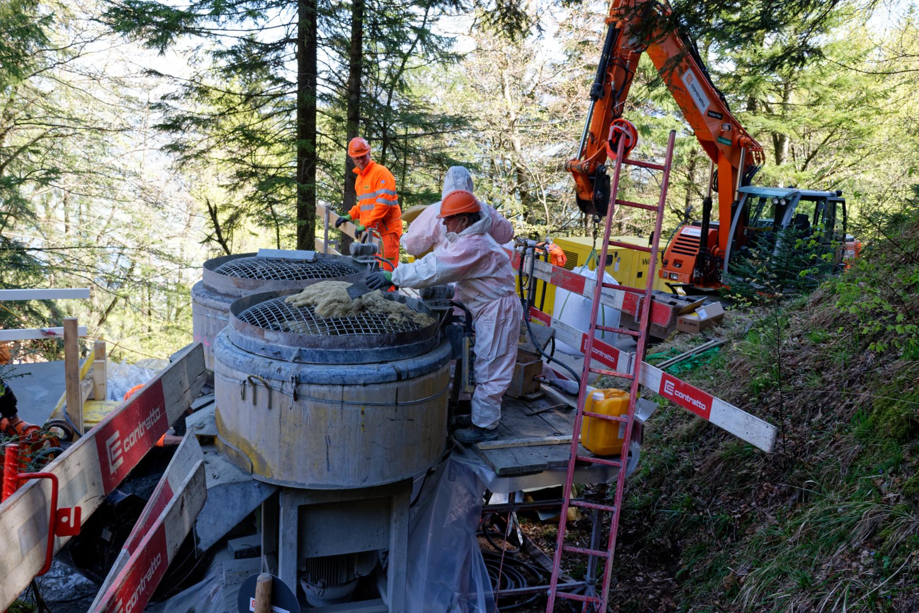 Bau der Holz-UHFB-Verbund-Brücke Rigi Frutli