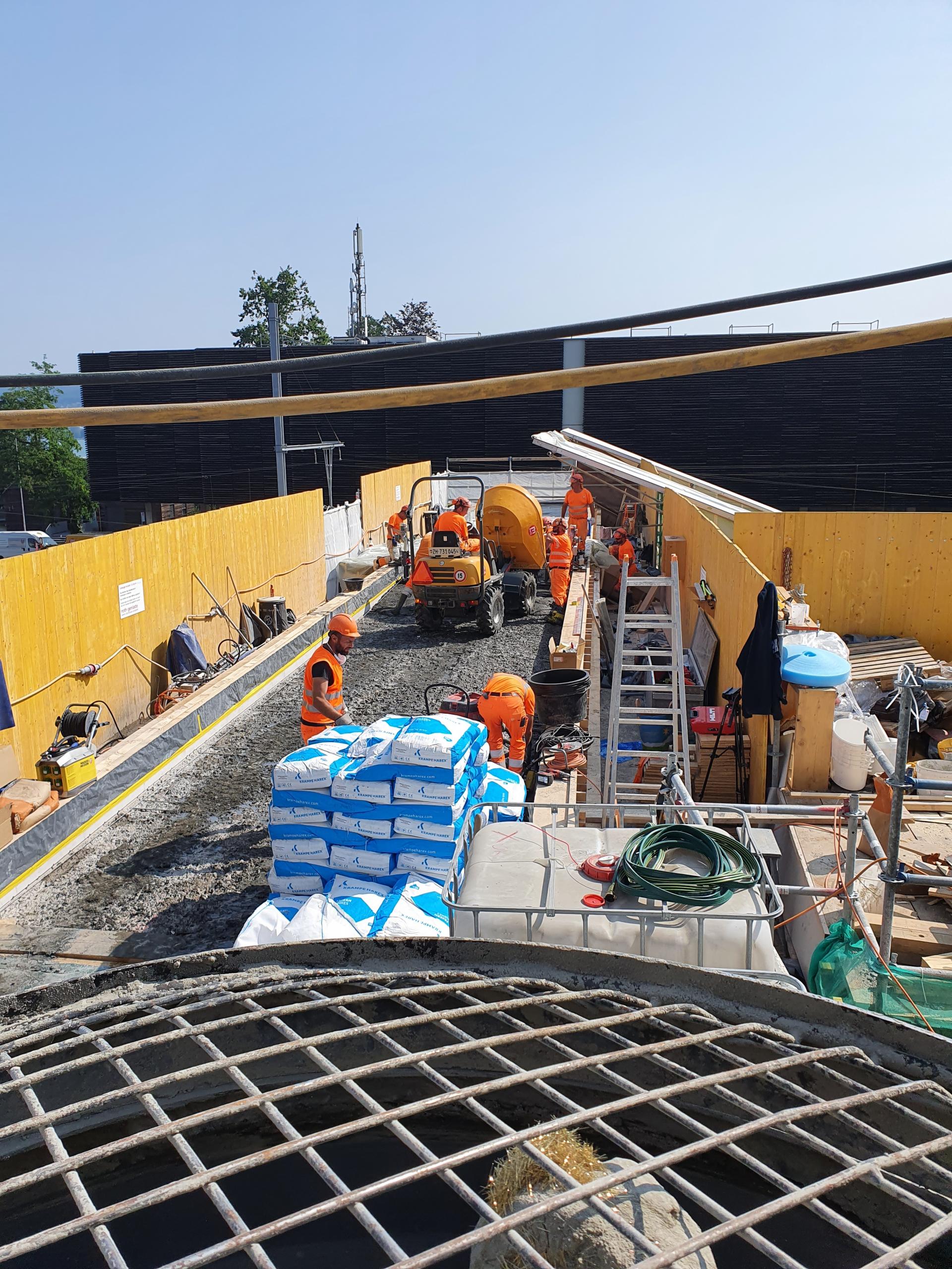 Bauarbeiten für die Fußgängerbrücke am Bahnhof Thalwil